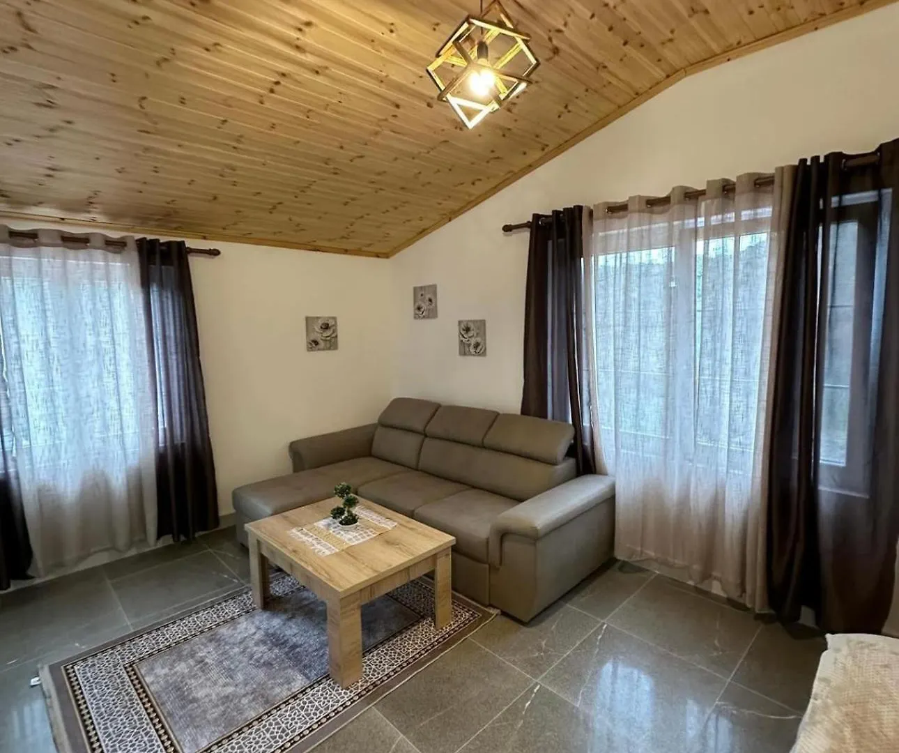 Qyteza Guest House & Camping Shkodër